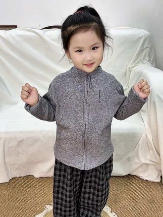 渐渐的忘记了怀孕的苦,也渐渐淡忘了生孩子的痛,她用所有的爱填满了我的心,看起来是我养育她,其实是她治愈我陪伴我,让我在鸡零狗碎的生活里找到快乐#我的女孩👧🏻