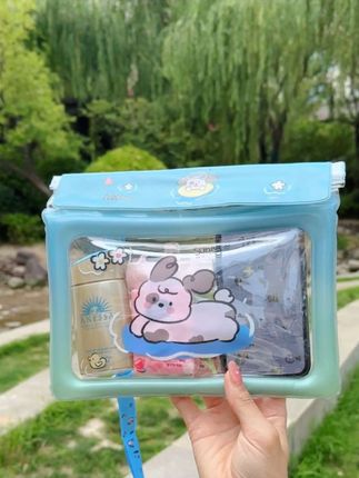手机防水袋提前买备着!不然到玩水的地方再买贵不说还很丑#手机防水袋#玩水