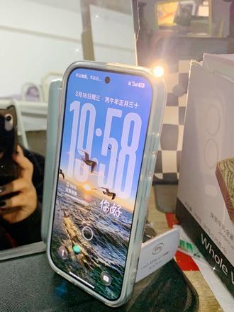 这是一期壁纸分享,好多人都在问我的壁纸,它来啦!第一次录这种竟然觉得有点尴尬😅以后会越来越熟练,大家多多包涵😚其实我也还没完全摸懂这个景深效果,想要自定义的话需要设置上层和下层壁纸,主要是还需要花钱🤯网上我也看了很多教程,基本都是省略过程的,等我再研究研究出第二期,你们有会的也可以教教我🤪谢谢你们的支持,爱你们🫡#小米17pro #景深壁纸