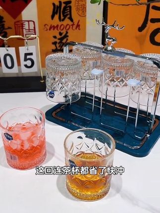 商家真的大气,6个卡伦杯加杯架托盘才20多,很厚实,晶莹剔透的倒点饮料洋酒氛围感十足#超便宜超划算 #杯子控 质量杠杠的好 #杯子