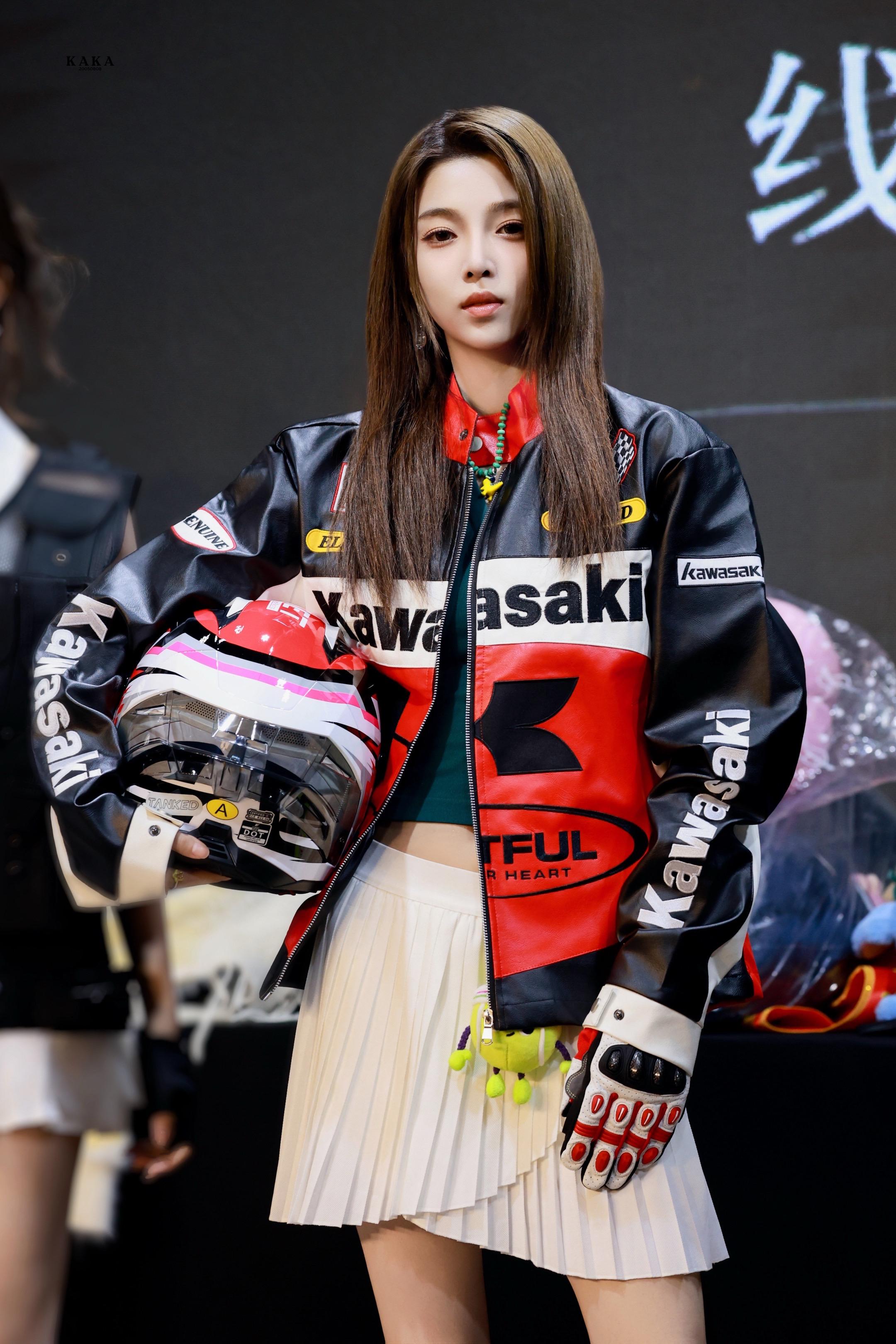 机车女神。#刘婷秀 #RED组合 #签售