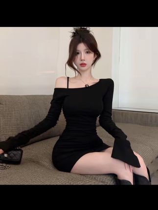 黑色气质斜露单肩内搭辣妹连衣裙女新款长袖超显身材的包臀短裙子#爆款热卖中