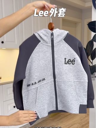#Lee 家的大羊毛妈妈们一定要抓紧了~五明治面料的保暖性好,款式也是简约大气#儿童外套 #连帽卫衣 #开衫卫衣