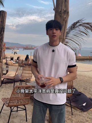 如果你也想拥有一个大宽肩 那不妨你也试试这款假两件显型战衣#夏天穿搭 #舒适百搭 #谁穿谁好看系列 #cleanfit #爆款热卖中