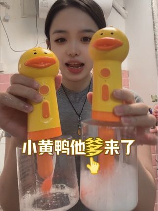 都别说我俩长得像了嗷哈哈哈,宠物店必备的泡泡机,可以搅拌浴液和护毛素,声音比搅拌机小,搅拌宠物护毛素更均匀哦#宠物泡泡机 #宠物洗澡 #宠物美容 #宠物店经营