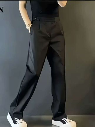 这裤子太棒了,不仅修身还百搭,穿上它我就像是街上最靓的仔!#男生穿搭 #男装裤子 #休闲穿搭