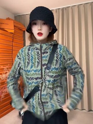 时尚简约百搭肌理印花小迷彩拉链开衫夏季时洋气显瘦薄款防晒外套 #无限回购的宝藏单品 #扶持计划 #ootd穿搭 #解锁职场穿搭 #高品质上衣 @DOU+上热门 @生活服务热点中心