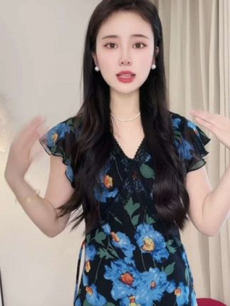 纯欲ins夏季痞帅高级感蓝色印花气质优雅v领蕾丝拼接小飞袖连衣裙#好物推荐🔥 #精致女人必备#修身显瘦#时尚洋气#又美又酷