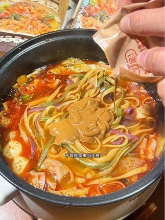 喜欢吃麻辣烫的宝子一定要试试这个李海龙黏糊麻辣烫 绝对会让你再次回购的#黏糊麻辣烫#麻辣烫#好吃到爆 #速食美食 #这个真的太好吃了