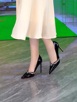 细跟尖头法式高跟单鞋 新款水钻时尚高跟鞋#好穿不累脚 #显高显瘦显腿长 #轻奢女鞋 #好穿又好搭 #洋气减龄