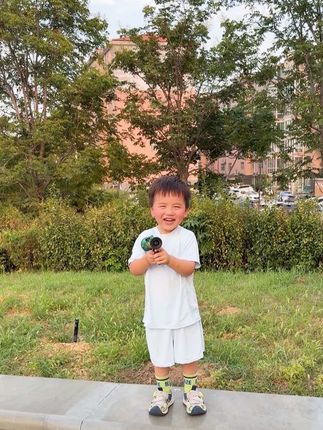 这个玩具火箭炮也太炸裂了小手一按就能发射儿子玩的太入戏了#火箭炮#这玩好炸裂#儿童玩具 #解压玩具