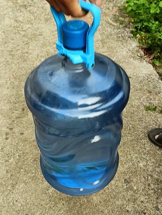 有了这个#提水器, 女孩子也能单手提起大桶水,方便又实用 #提桶器 #实用好物 #生活好帮手