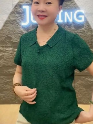 #面料柔软舒适#谁穿谁好看#气质中年妈妈方领短款套头衫推荐