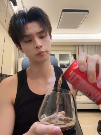 摇晃的红酒杯🍷 #摇晃的红酒杯 #变装