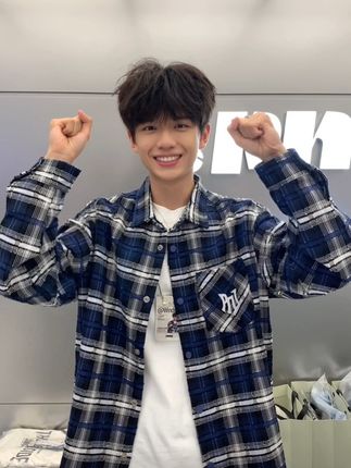 假期我就这样跳到长春✌️ #转场 #假期跳什么就看这条 #甜甜的手势舞