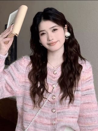 粉色圆领毛衣外套女2025秋冬新款温柔软糯针织开衫小个子短款上衣#百搭显瘦 #内搭外穿都好看 #甜美穿搭 #这也太好看了 #圆领针织衫