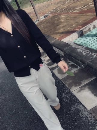 不要在任何人身上找归属感和安全感,七点的早餐和半夜的夜宵都可以自己吃,玫瑰也可以自己买,夜晚一个人睡更踏实… #显瘦穿搭
