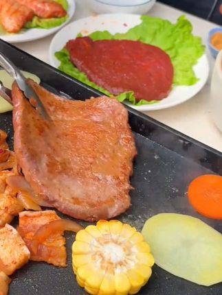 家用烤肉盘电烤盘无烟电烤炉韩式烤肉锅室内不粘烤肉烧烤炉烧烤锅#电烤盘烤肉 #在家烤肉 #在家也能吃上烧烤 #一起吃烤肉