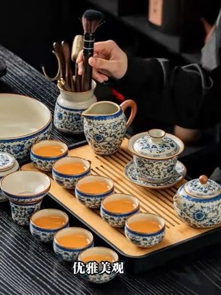想喝茶有套好茶具超重要,汝窑青花陶瓷功夫茶具套装,轻奢高档,优雅美观,这新款一用就爱上,好多人都推荐,而且售后无忧,买它超值得#功夫茶具套装 #茶盘