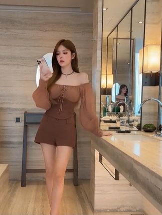 法式灯笼袖套装一字肩设计感小众洋气上衣裤子套装#甜美穿搭 #韩版穿搭 #法式穿搭