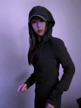 演技大赏:给我擦皮鞋!
在谈大业务,那边好像有个客户哎。
仿拍,原创:@牛爷爷
#我要验牌 #商业机密 #给我擦皮鞋 #牛爷爷 #张兴朝