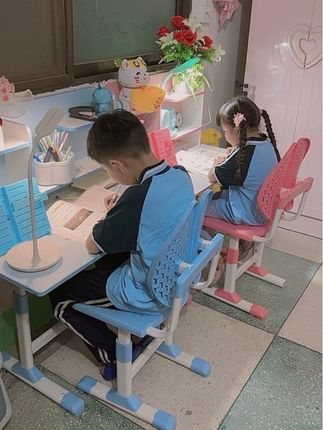 辅导孩子们写作业#辅导孩子写作业 #陪孩子写作业 #快乐学习快乐成长 #一起学习一起成长 #养成好习惯