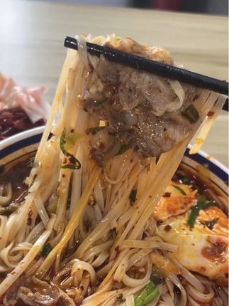 半干米皮贵州遵义特产宽米粉米皮扁粉盘子早餐羊肉粉牛肉#太好吃了 #半干米皮 #遵义特色美食 #贵州米粉#宽米皮