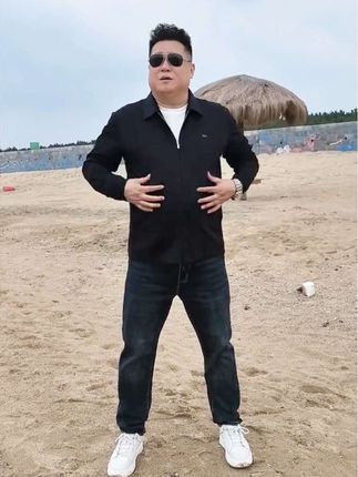 大码轻奢休闲夹克外套,时尚大气,百搭减龄,显瘦版型,上班通勤皆可,280多斤胖人都可以穿#大码穿搭 #大码男装 #夹克外套 @DOU+小助手