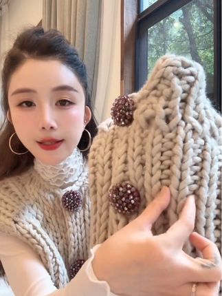 #dou上热门 洋洋优选-秋冬新款法式单排扣重工手打毛衣马甲背心外套女YY71973#高级感穿搭 #强烈推荐 #穿搭 #优雅气质