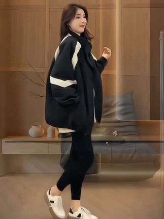 #撞色搭配 #棒球服外套 #春秋穿搭 #休闲百搭 #冲锋衣