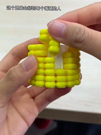 有谁来挑战这个玉米🌽#玩个很新的东西 #玉米 #拼图 #是时候展现真正的技术了 #手工挂件