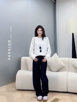 纯色圆领蝙蝠袖长袖T恤女韩系春秋新款慵懒风设计感宽松短款上衣 #强烈推荐 #上热搜 #看过来 #爱了爱了 #@抖音Dou+上热门 @我要上热门 @上热门🔥🔥🔥 @上热门