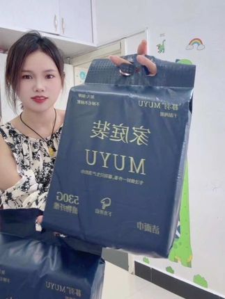 用过洗脸巾后毛巾就再也没用过了,螨虫多不说时间长还有味,这个#洗脸巾 干湿两用,用起来干净 卫生,用完还能擦桌子,性价比高这个价到手2大提呢,一提都顶我之前买的三大包了,好划算#一次性洗脸巾 #柔软亲肤