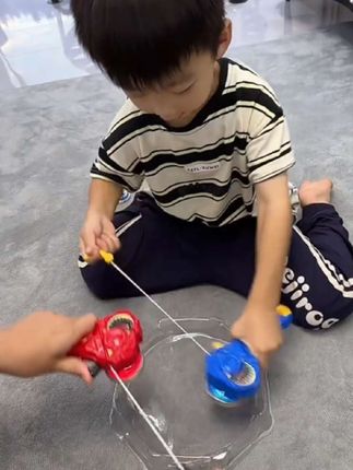 陀螺玩具儿童合金发光发射器合体男孩战神陀对战斗小学生陀螺!#陀螺 #陀螺玩具 #陀螺对战 #陀螺剑 #宝剑陀螺
