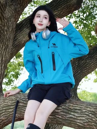#户外穿搭 #户外服装 #冲锋衣 #春秋穿搭 #男女同款穿搭