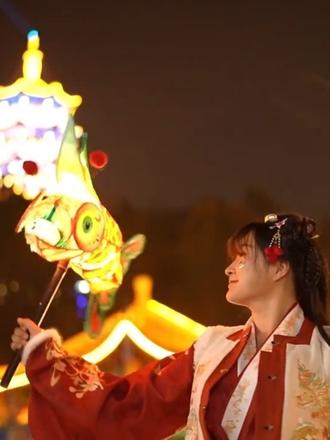 花72个小时,我做了一个非遗鱼灯!
#传统手艺过春节 #鱼灯非遗
#传统手艺过春节 #创作者中心 #创作灵感