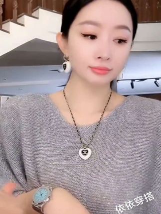 #全明星琥珀流光风大秀现场 杨圣坤2025新品山羊绒羊毛混纺逆龄花纱针织衫SL259401