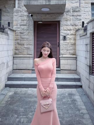 显瘦气质收腰修身包臀时尚小众设计上衣半裙套装#气质穿搭 #上衣半裙穿搭 #小众设计感 #网红穿搭 #修身显瘦