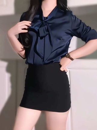 小美女已读不回?这么高冷把我冻感冒了 我刷你医保 #御姐 #丝滑 #甜心摇 #职业装 #卡点舞