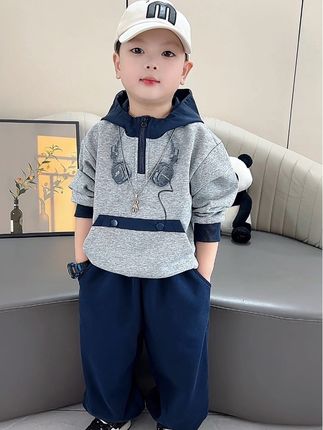 3岁的宝宝,春秋季节安排这种休闲连帽卫衣套装,太好穿了,休闲时尚,棉料柔软舒适 #秋款上新 #高品质童装 #儿童运动套装 #男童穿搭