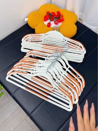 衣架就得用这种防滑的!结实又耐用,这个价直接到手20个也太划算了!趁现在还有库存刷到的姐妹赶紧冲!#衣架 #防滑衣架 #家居日用 #晾晒衣架