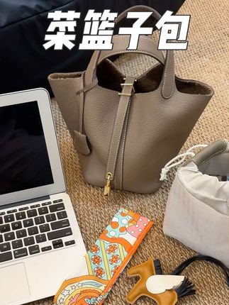 秋冬季节的必备单品之一非这个菜蓝子莫属了 #包包推荐 #百搭包包 #菜篮子包 #秋冬搭配单品 #时尚单品