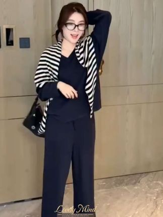 来看看胖女生学会穿搭有多重要!#微胖穿搭 #早秋穿搭公式来了#如果上班都穿流光高智风 #早秋不费力显贵穿搭 #微胖女生怎么穿出早秋氛围感