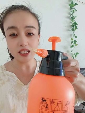 这款家用喷水壶真的太实用了!💦 不仅能浇花,还能清洁家居,一壶多用,懒人必备!#强烈推荐 #洗护好物