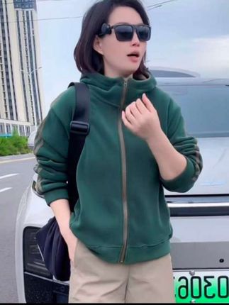 今年你棉衣可以不买,但奥粒绒必须来几件,因为轻,暖和#奥粒绒外套 #秋天第一杯琥珀流光#秋冬穿搭新鲜感在线