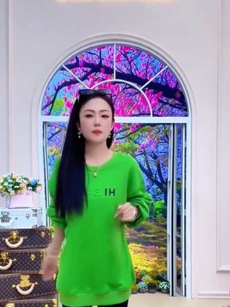 #美式绿色慵懒风卫衣女款爆款2025新款正品宽松长袖休闲圆领中长款#强烈推荐 #每日分享 #面料柔软舒适 #谁穿谁好看 @DOU+小助手 @DOU+上热门