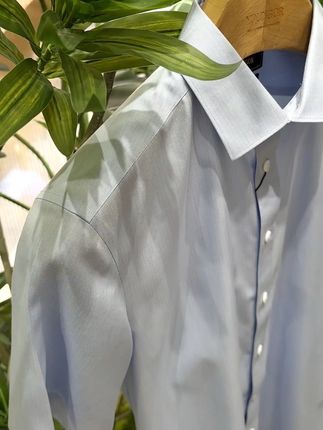 这个夏天不穿这件衬衫,你永远不知道他有多舒服 雅戈尔2025新款桑蚕丝衬衫,上身冰丝凉爽,挺括有型,穿过的都说好!#雅戈尔 #品质男装 #冰丝衬衫 #夏季新款 #短袖衬衫