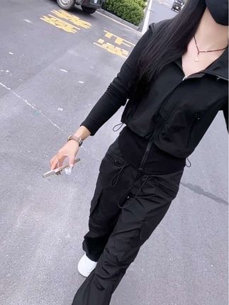 当你把人性看透了,你会变得不喜欢交朋 友,曾经的你对谁都热情,可后来你发现对 别人再好,都不如对别人有用,真诚换来的 是算计,热情换来的是冷漠,分享换来的是 嫉妒,慢慢的也不想拆穿,不想伪装,而是 喜欢独处。所以还是好好的爱自己吧#穿出高级感 #休闲风#穿搭套装显瘦 #穿搭分享