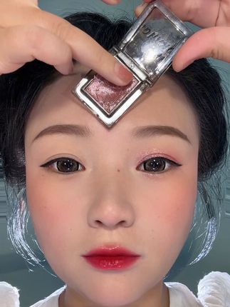 不用搭配,随便涂抹两下就搞定眼妆,也太快乐了#眼影 #眼影教程 #眼影试色 #美妆