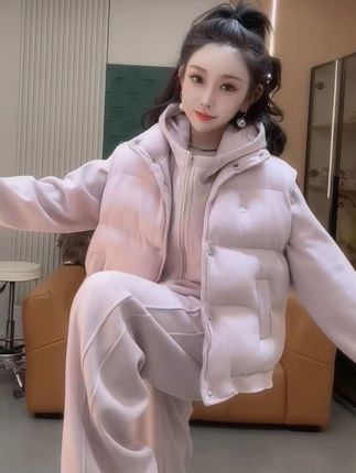 高级加绒宽松大码三件 2025秋季新款时尚显瘦气质网红高档套装女高级加绒宽松大码三件套#气质优雅大方 #高级感穿搭 #三件套装女装 #今年最流行穿搭 #洋气